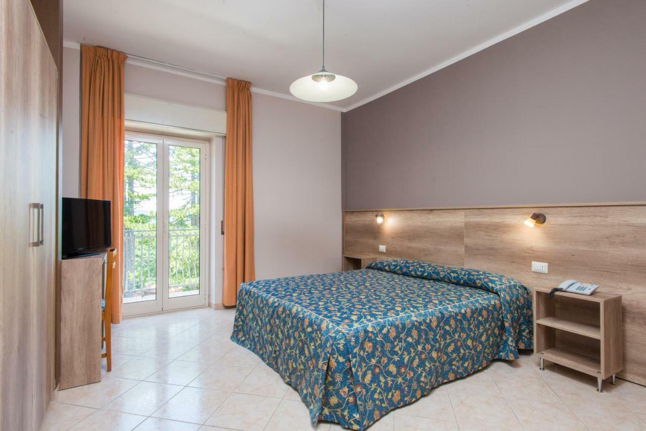 Single Room,835756964:JPEG